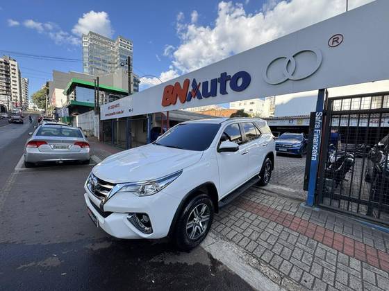TOYOTA HILUX SW4 2.7 SRV 7 LUGARES 4X2 16V FLEX 4P AUTOMÁTICO TOYOTA HILUX SW4 2.7 SRV 7 LUGARES 4X2 16V FLEX 4P AUTOMÁTICO